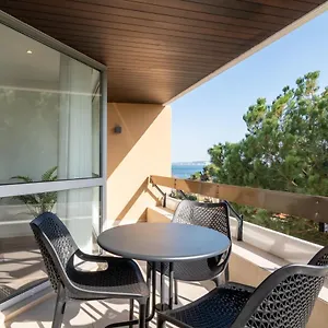  Apartment Coastal Charm By Lovelystay