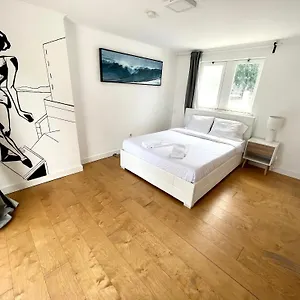 9 - Double Bedroom With Shared Bathroom & Terrace Oeiras